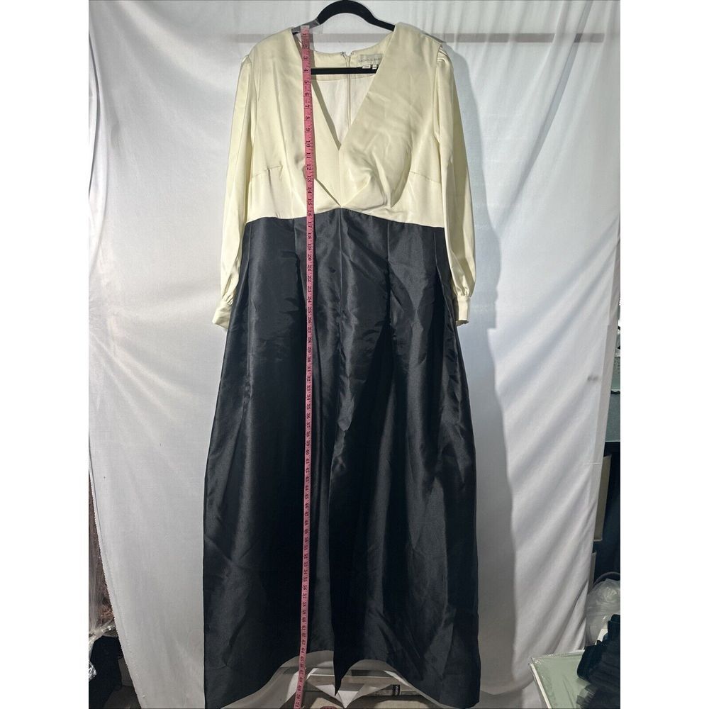NWD $895 Sachin & Babi [ 20W ] Zoe V Neck Box Pleat Ball‎ Gown Ivory Black - Picture 6 of 14